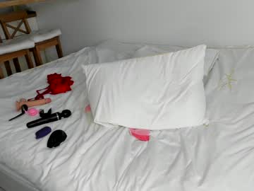 Foto porno Sex online cu lili_and_niki pe KUR.ro