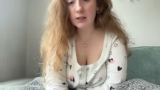 Foto porno lilsbabyxo ne arata tot la camera pe KUR.ro