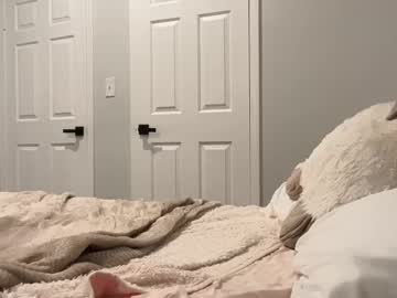 Foto porno lilylustxoxo ne arata tot la camera pe KUR.ro