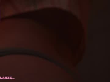 Foto porno little_anitta ne arata tot la camera pe KUR.ro