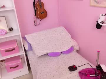 Foto porno little_effy18_ se dezbraca la web pe Chaturbate pe KUR.ro