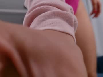 Foto porno little_effy18_ se dezbraca la web pe Chaturbate pe KUR.ro