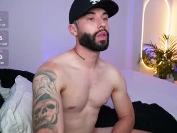 little_vannesaa se dezbraca la web pe Chaturbate