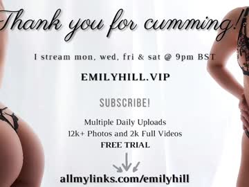 Foto porno littlee33 ne arata tot la camera pe KUR.ro