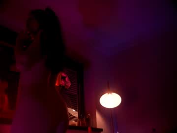 Foto porno littlee33 ne arata tot la camera pe KUR.ro