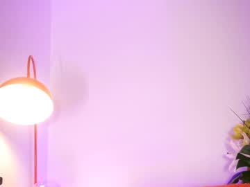 Foto porno littlee33 ne arata tot la camera pe KUR.ro