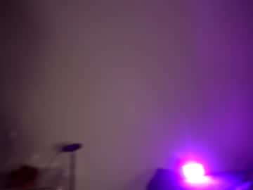 Foto porno littlee33 ne arata tot la camera pe KUR.ro