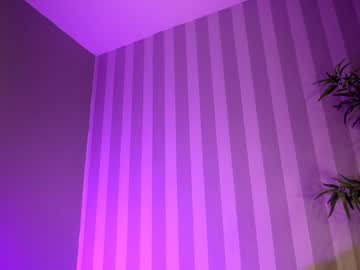 Foto porno littlee33 ne arata tot la camera pe KUR.ro