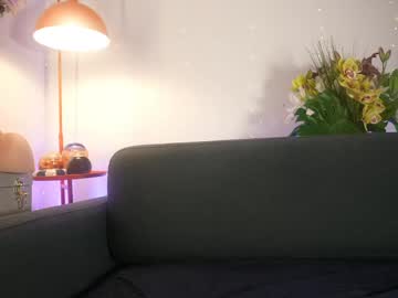 Foto porno littlee33 descoperita pe video chat pe KUR.ro