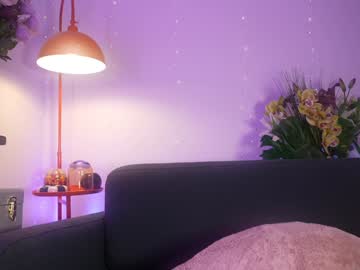 Foto porno littlee33 descoperita pe video chat pe KUR.ro