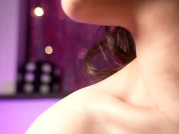 Foto porno littlee33 ne arata tot la camera pe KUR.ro