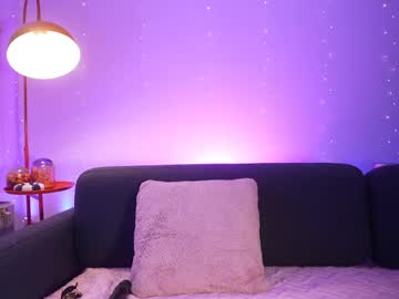 Foto porno littlee33 descoperita pe video chat pe KUR.ro