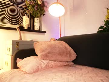 Foto porno littlee33 descoperita pe video chat pe KUR.ro