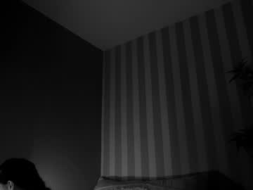 Foto porno littlee33 ne arata tot la camera pe KUR.ro