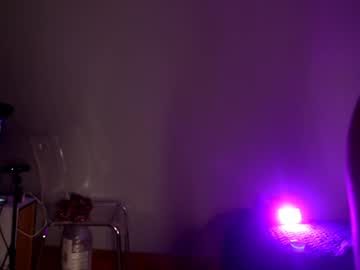 Foto porno littlee33 ne arata tot la camera pe KUR.ro