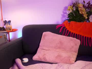 Foto porno littlee33 descoperita pe video chat pe KUR.ro