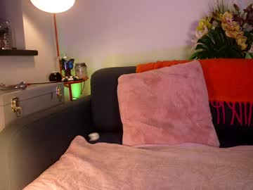 Foto porno littlee33 descoperita pe video chat pe KUR.ro