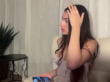 Foto porno livhart ne arata tot la camera pe KUR.ro