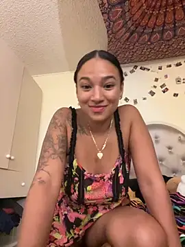 Foto porno lmaobye123 se dezbraca la web pe StripChat pe KUR.ro