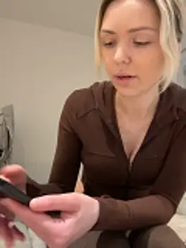 Foto porno lolableux se dezbraca la web pe StripChat pe KUR.ro