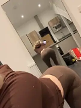 Foto porno lolableux se dezbraca la web pe StripChat pe KUR.ro