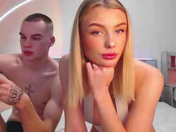 Foto porno love_vibe se dezbraca la web pe Chaturbate pe KUR.ro