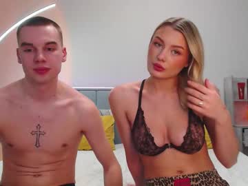 Foto porno love_vibe se dezbraca la web pe Chaturbate pe KUR.ro