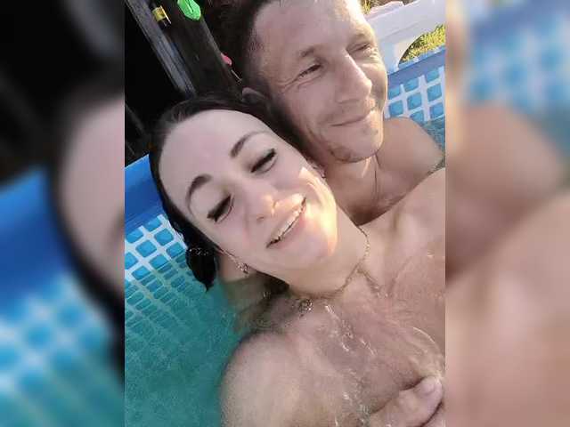 Foto porno lovesexmeow ne arata tot la camera pe KUR.ro