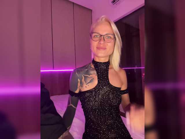 lovetwins descoperita pe video chat