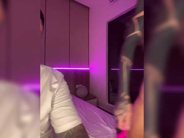 lovetwins se dezbraca la web pe BongaCams
