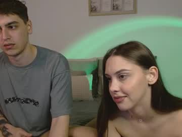 Foto porno loyliksi se dezbraca la web pe Chaturbate pe KUR.ro