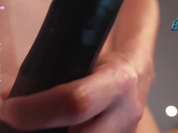 Foto porno lucie_beltran descoperita pe video chat pe KUR.ro
