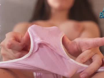 Foto porno lucie_beltran descoperita pe video chat pe KUR.ro