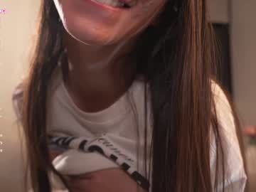 Foto porno lucie_beltran descoperita pe video chat pe KUR.ro