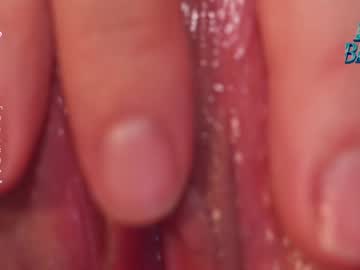 Foto porno lucie_beltran descoperita pe video chat pe KUR.ro