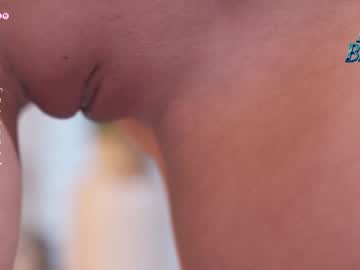 Foto porno lucie_beltran descoperita pe video chat pe KUR.ro