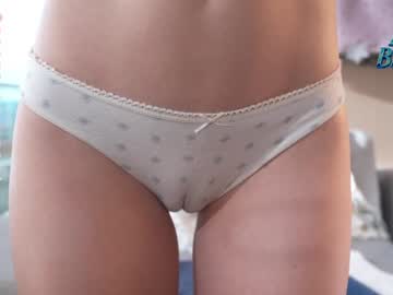 Foto porno lucie_beltran descoperita pe video chat pe KUR.ro