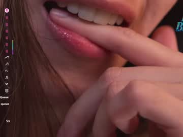 Foto porno lucie_beltran descoperita pe video chat pe KUR.ro