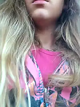 Foto porno lucie_mehott se dezbraca la web pe StripChat pe KUR.ro