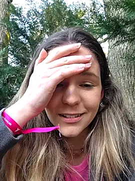 Foto porno lucie_mehott se dezbraca la web pe StripChat pe KUR.ro