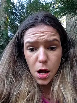 Foto porno lucie_mehott se dezbraca la web pe StripChat pe KUR.ro