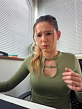 Foto porno lucie_mehott se dezbraca la web pe StripChat pe KUR.ro