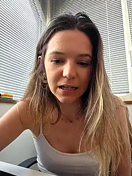 Foto porno lucie_mehott se dezbraca la web pe StripChat pe KUR.ro