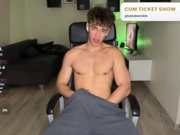 Foto porno Ce sexy este lukedesirable pe KUR.ro