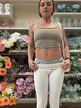 Foto porno Ce sexy este lunagirl13 pe KUR.ro