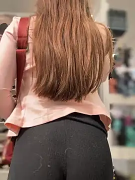 Foto porno lunagirl13 vrea sex pe StripChat pe KUR.ro