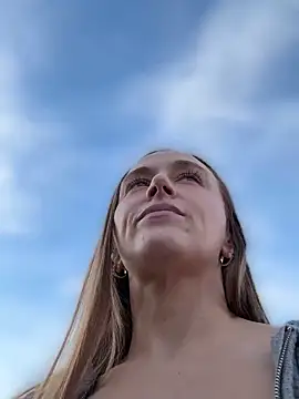 Foto porno lunagirl13 vrea sex pe StripChat pe KUR.ro