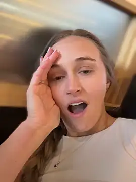 Foto porno Ce sexy este lunagirl13 pe KUR.ro