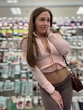 Foto porno lunagirl13 vrea sex pe StripChat pe KUR.ro