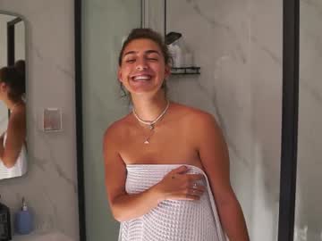Foto porno lynn_jackson ne arata tot la camera pe KUR.ro